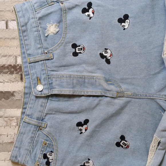 Disney Mickey Mouse Women's Size XXL Light Embroidered Denim Shorts - Picture 4 of 9